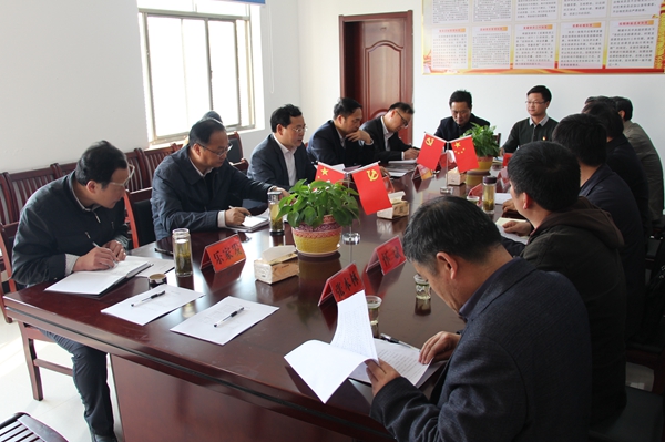 张东明召开调研座谈会.jpg
