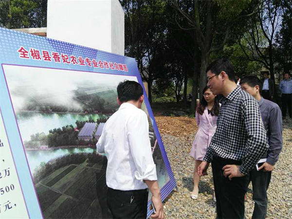 扶贫考察团1_600.jpg