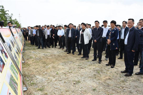 全省扶贫小额信贷推进会1_600.jpg