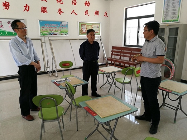县委组织部副部长张本林深入张桥镇调研指导工作 (1).jpg