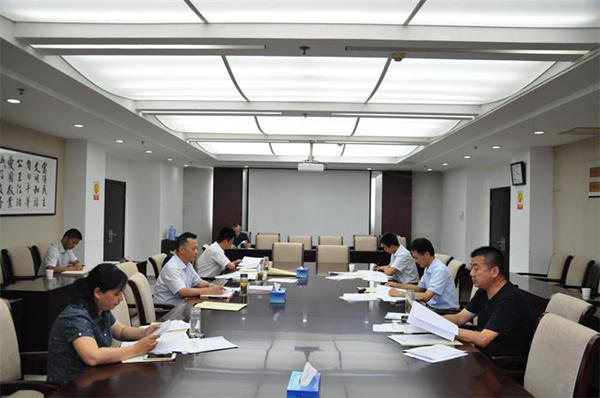 县政府理论中心组学习_副本.jpg