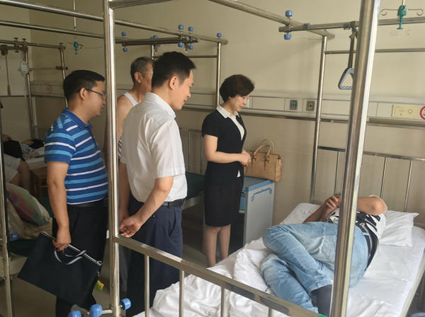 市委组织部到定远县看望选派帮扶干部.jpg