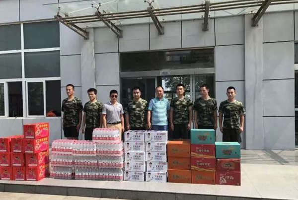 慰问部队_副本.jpg