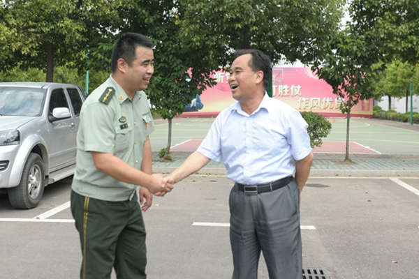 慰问消防大队_副本_副本.jpg 慰问消防大队_副本_副本.jpg