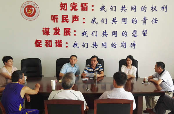 县委教体工委领导在县教体局会议室慰问困难党员,并开展座谈交流活动_副本.jpg 县委教体工委领导在县教体局会议室慰问困难党员,并开展座谈交流活动_副本.jpg