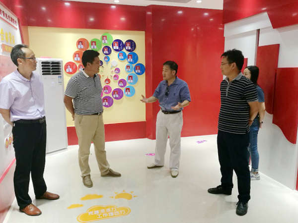 县委组织部深入张桥镇调研指导基层党组织标准化和党小组规范化建设工作_副本.jpg