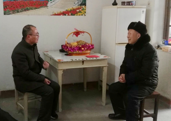 葛鹏部长慰问张保林_副本.jpg