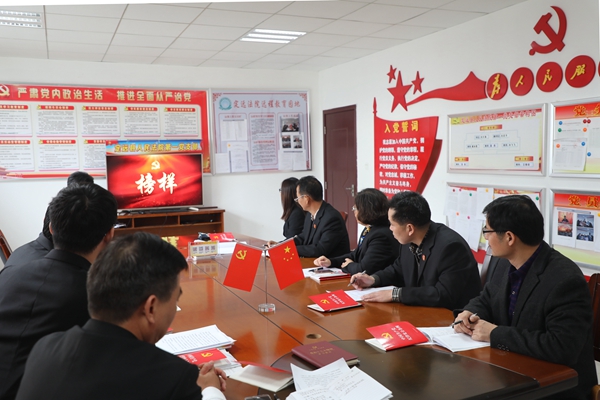 定远法院收看榜样_副本.jpg