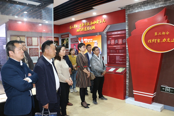 参观党性教育基地.jpg