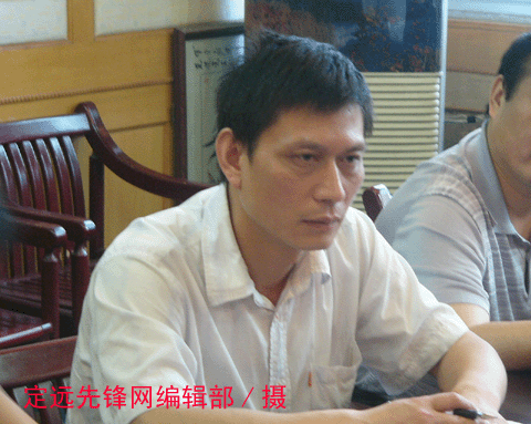 6月11日,金寨县委组织部副部长袁新林会同该县财政局,劳动和社会保障